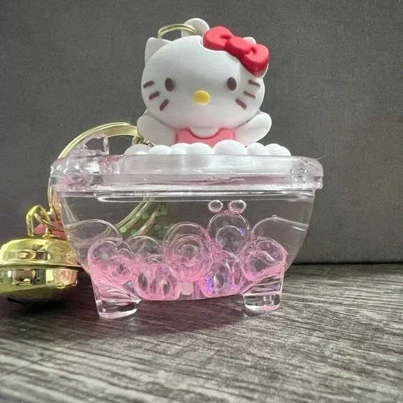 Hello Kitty Key Wristlet bathtub - Picture 3 of 3